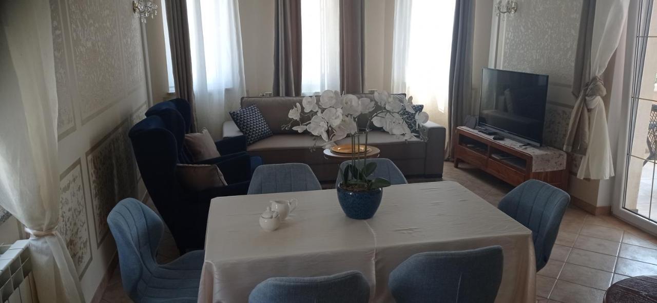 Gregovica Apartment *